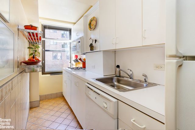 235 E 73rd St Apt 10B, New York City, NY 10021