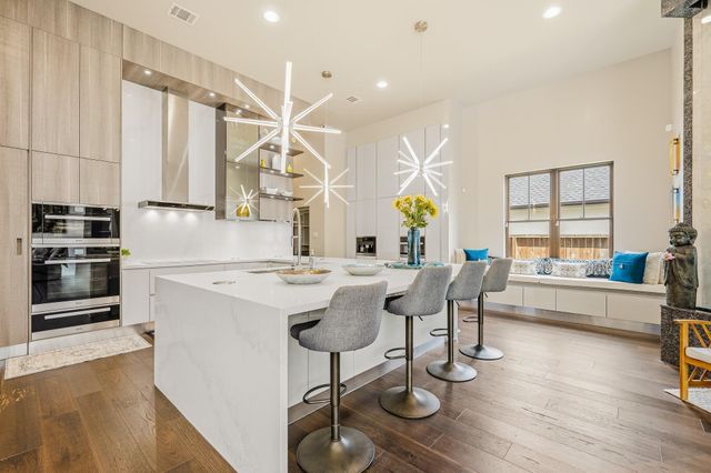 5 W Shady Lane D, Houston, TX 77063