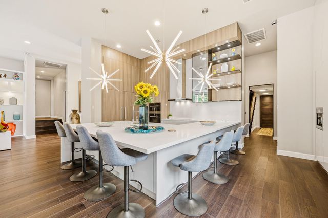 5 W Shady Lane D, Houston, TX 77063