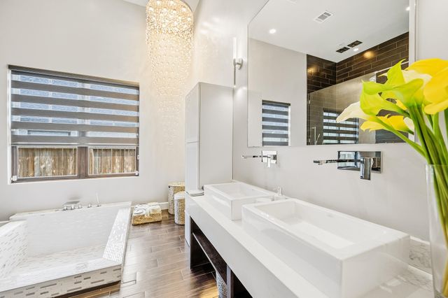 5 W Shady Lane D, Houston, TX 77063
