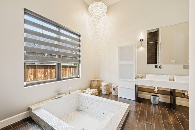 5 W Shady Lane D, Houston, TX 77063