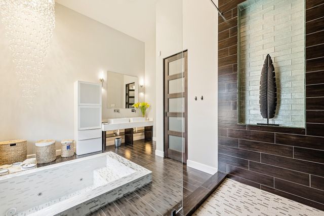 5 W Shady Lane D, Houston, TX 77063