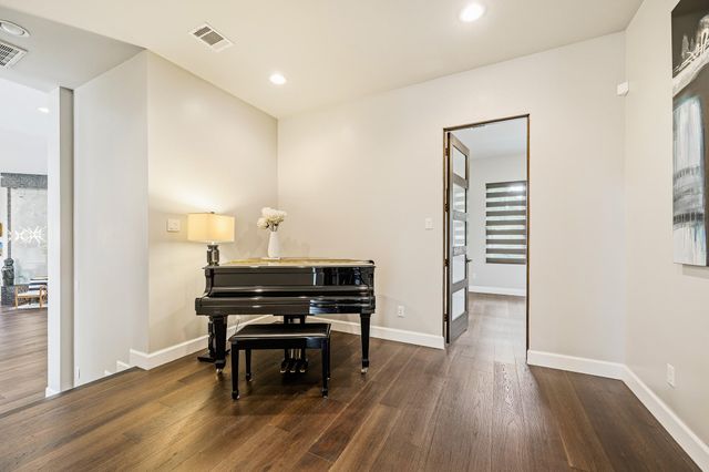 5 W Shady Lane D, Houston, TX 77063