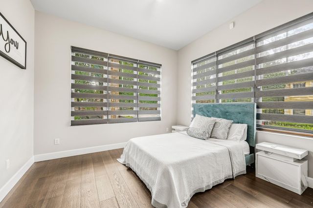 5 W Shady Lane D, Houston, TX 77063