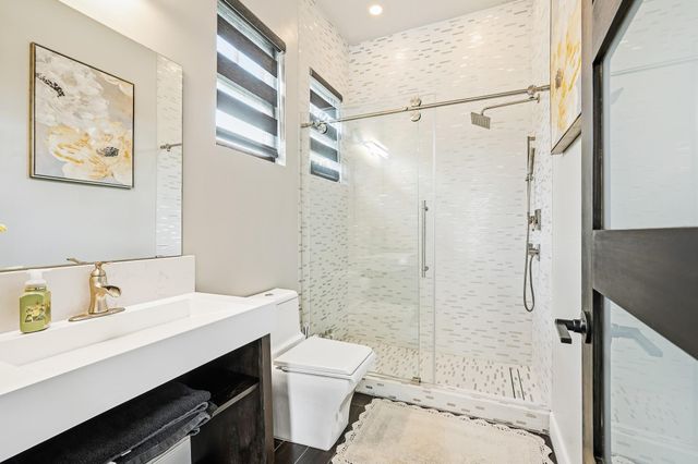 5 W Shady Lane D, Houston, TX 77063