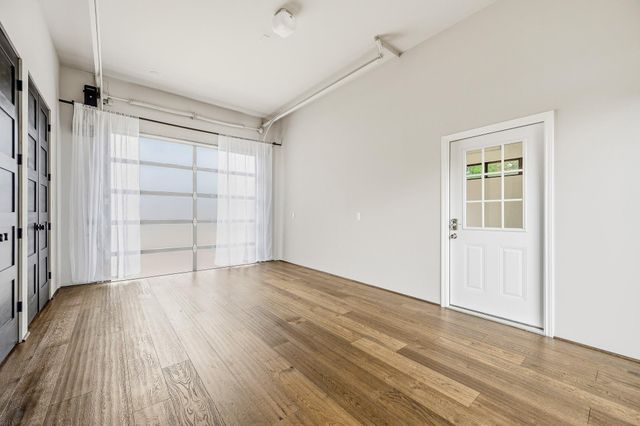 5 W Shady Lane D, Houston, TX 77063