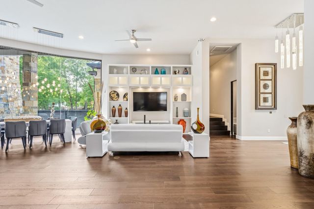 5 W Shady Lane D, Houston, TX 77063