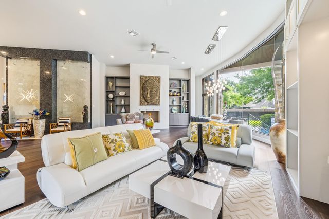 5 W Shady Lane D, Houston, TX 77063