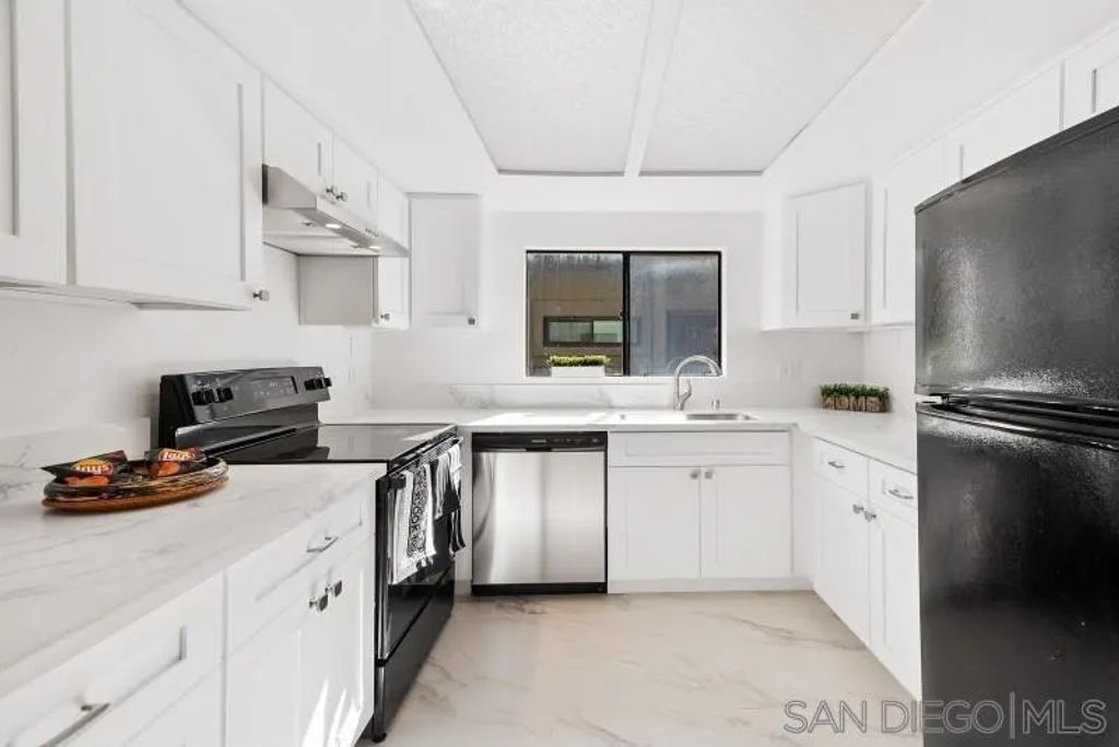 5170 Clairemont Blvd 9, San Diego, CA 92117