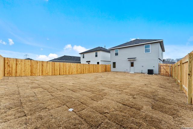 140 Langston Dr, Maxwell, TX 78640