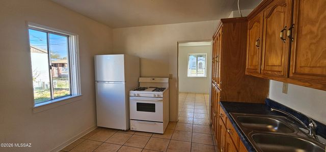 3520 S Lundy Avenue, Tucson, AZ 85713