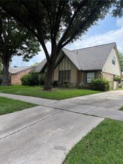 2707 Field Line Drive, Sugar Land, TX 77479