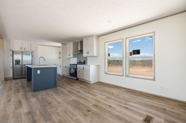 45 10th Avenue NE, Rio Rancho, NM 87144