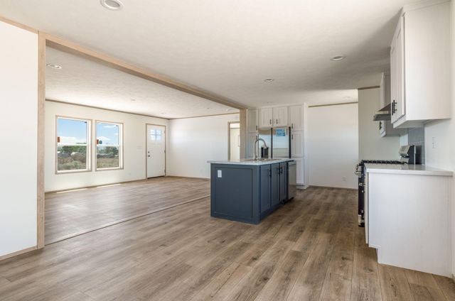 45 10th Avenue NE, Rio Rancho, NM 87144