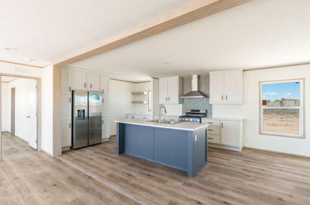 45 10th Avenue NE, Rio Rancho, NM 87144