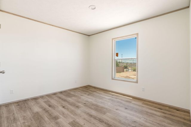 45 10th Avenue NE, Rio Rancho, NM 87144