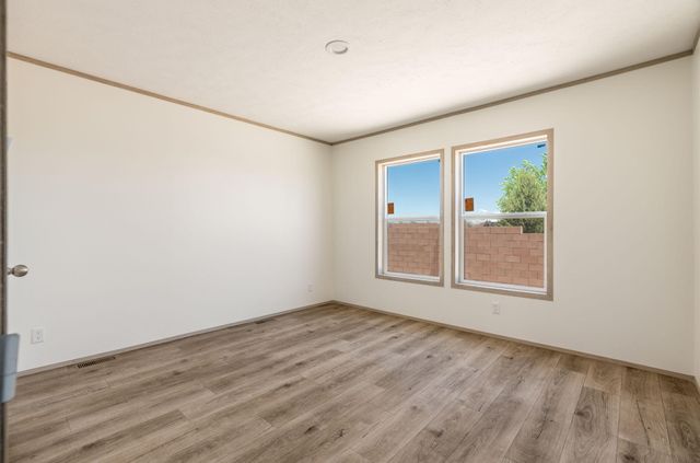 45 10th Avenue NE, Rio Rancho, NM 87144