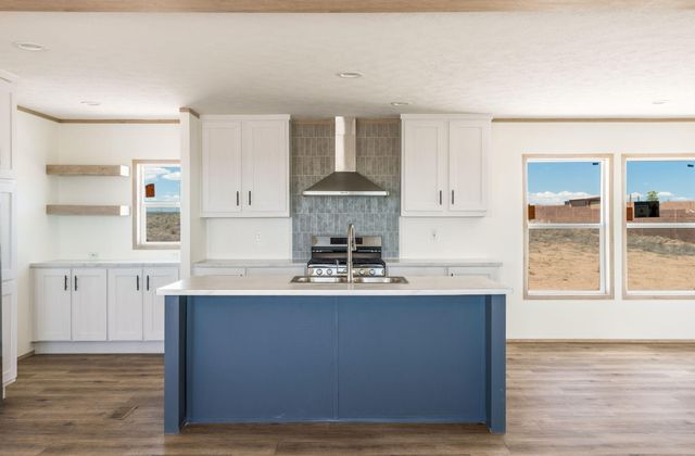 45 10th Avenue NE, Rio Rancho, NM 87144