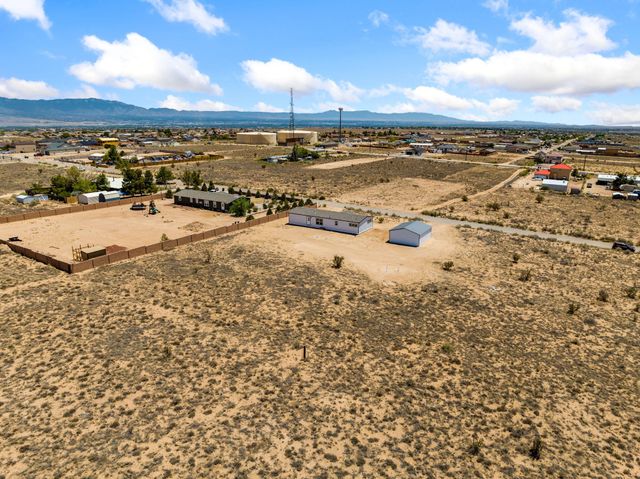 45 10th Avenue NE, Rio Rancho, NM 87144