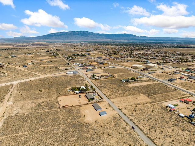 45 10th Avenue NE, Rio Rancho, NM 87144