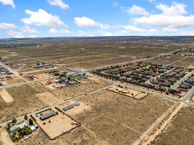 45 10th Avenue NE, Rio Rancho, NM 87144