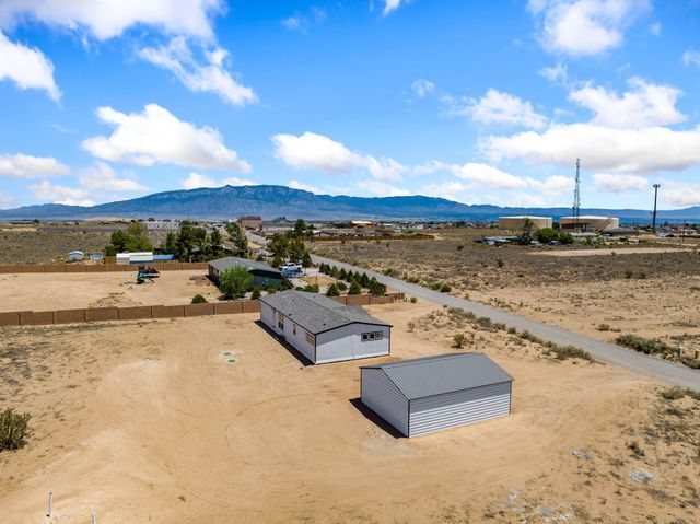 45 10th Avenue NE, Rio Rancho, NM 87144