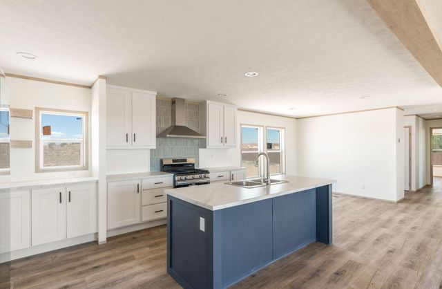 45 10th Avenue NE, Rio Rancho, NM 87144
