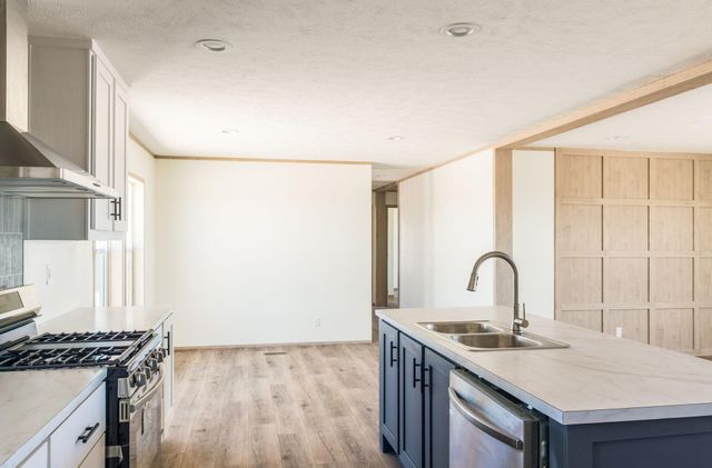 45 10th Avenue NE, Rio Rancho, NM 87144