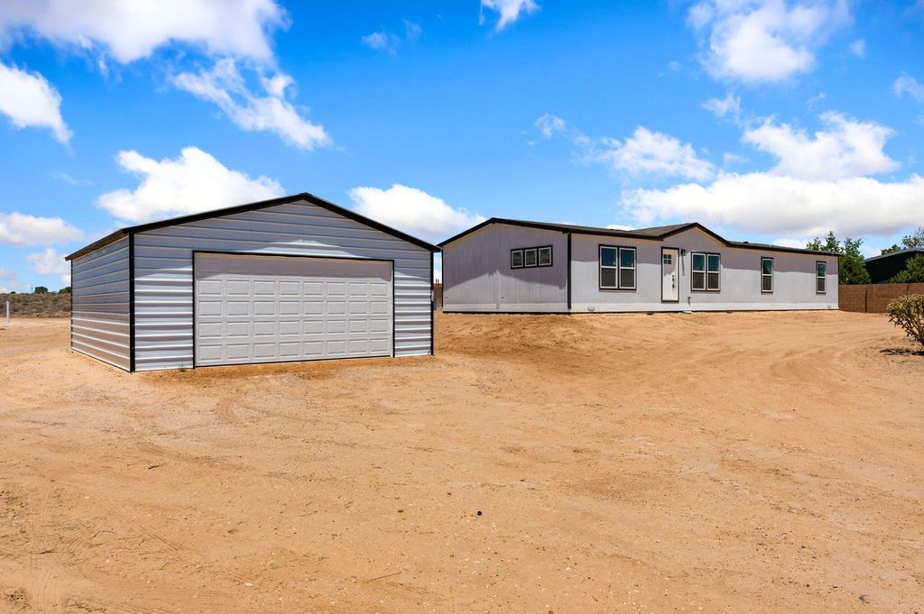 45 10th Avenue NE, Rio Rancho, NM 87144