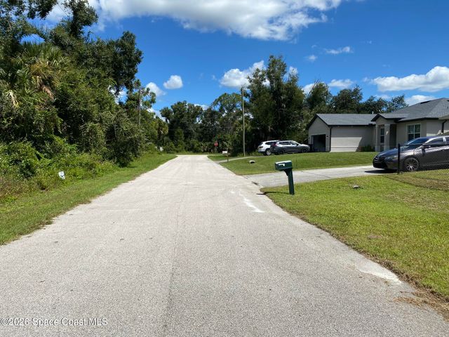 000 April Avenue, North Port, FL 34288