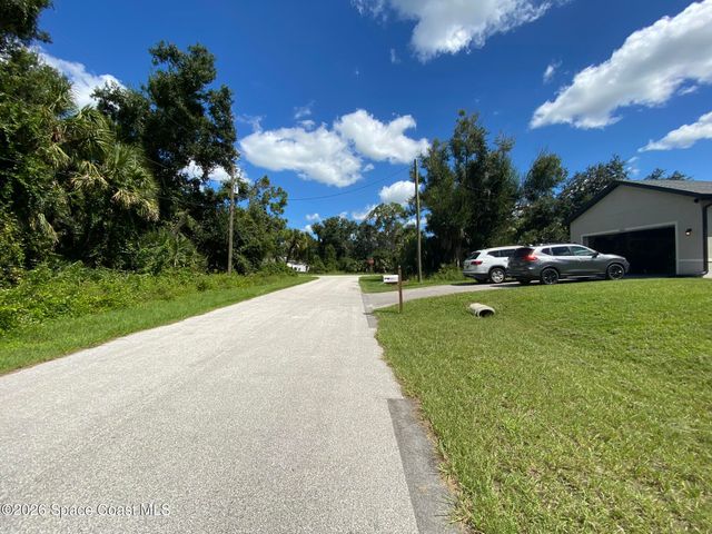 000 April Avenue, North Port, FL 34288