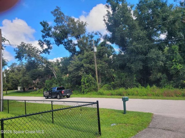 000 April Avenue, North Port, FL 34288