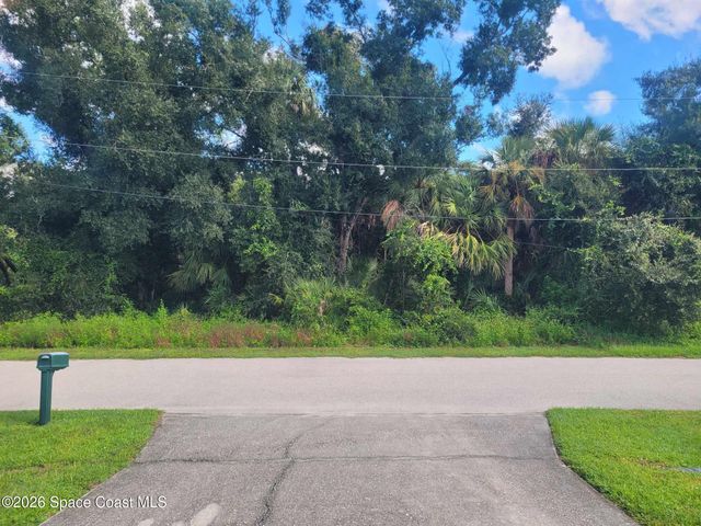 000 April Avenue, North Port, FL 34288