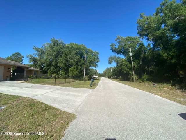 000 April Avenue, North Port, FL 34288