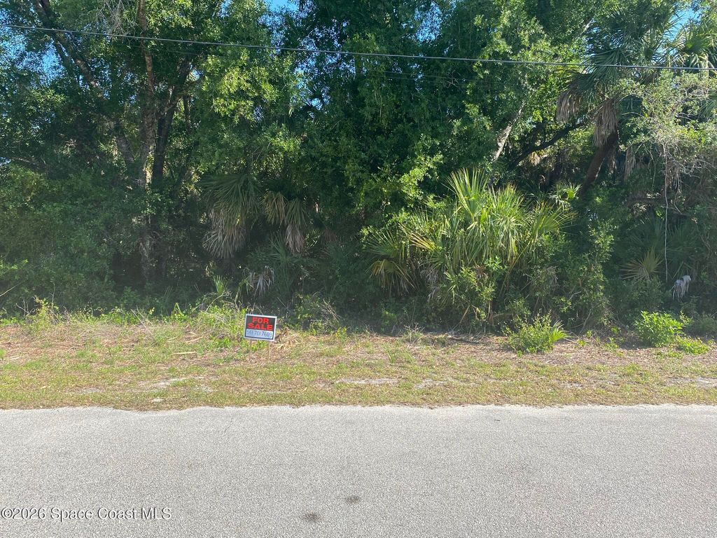 000 April Avenue, North Port, FL 34288