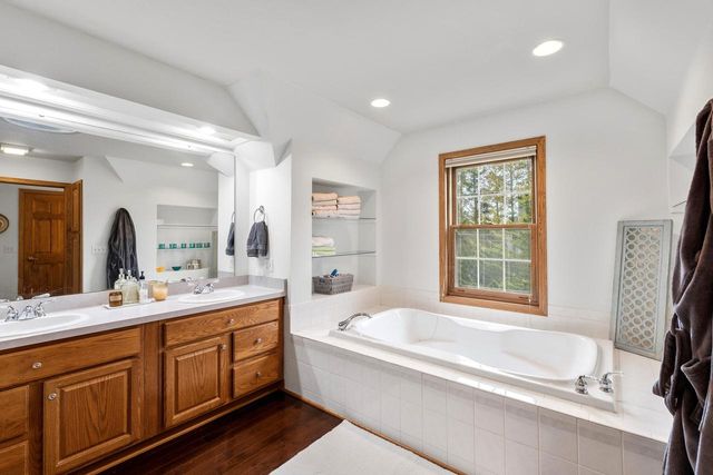 W72N509 Cider Mill COURT, Cedarburg, WI 53012