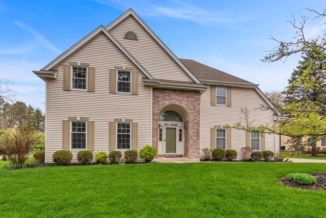W72N509 Cider Mill COURT, Cedarburg, WI 53012