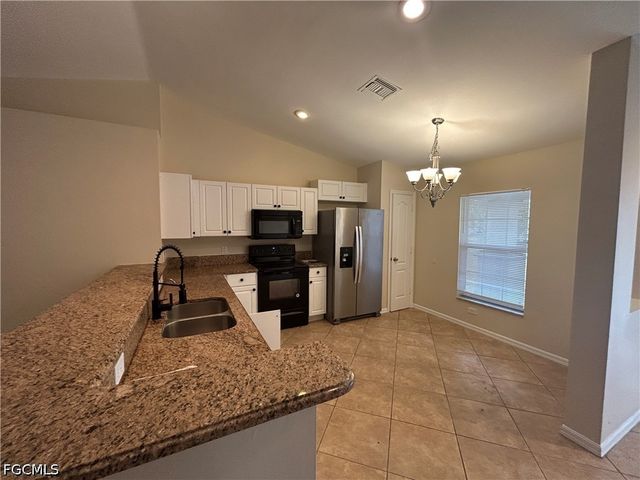 6012 Thrush AVE, Fort Myers, FL 33905