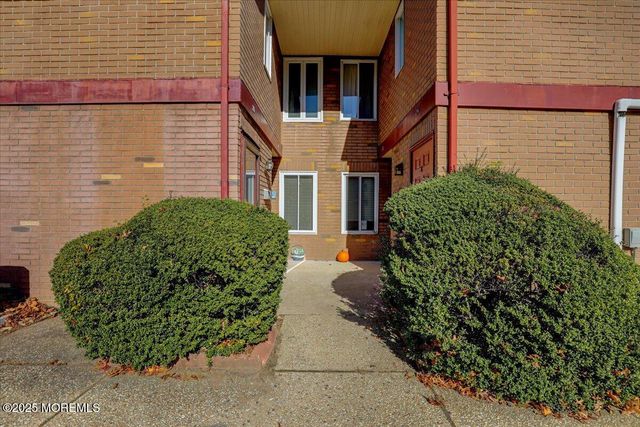 18 Northrup Drive 201, Brick, NJ 08724