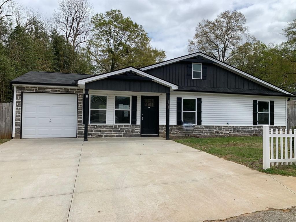 305 S Lee Street, Chesnee, SC 29323