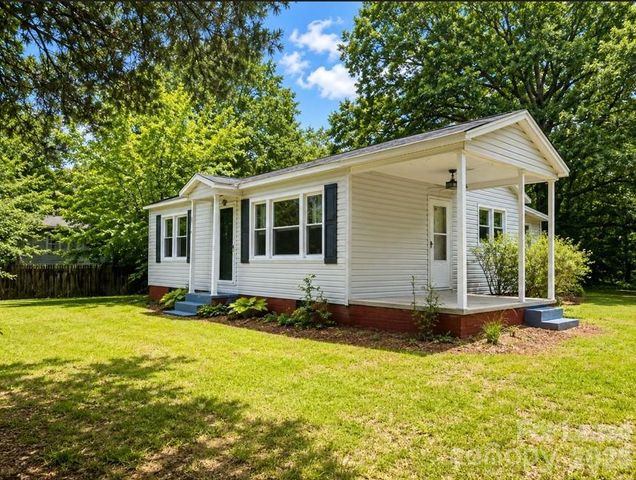 810 Mt Holly Huntersville Road, Charlotte, NC 28214