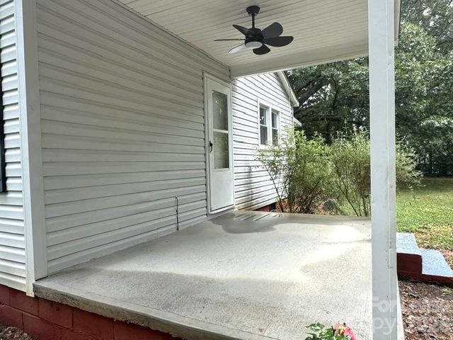 810 Mt Holly Huntersville Road, Charlotte, NC 28214