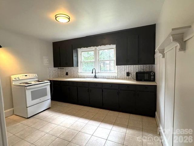 810 Mt Holly Huntersville Road, Charlotte, NC 28214
