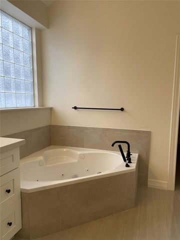 5622 Lake Place, Houston, TX 77041