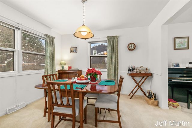 5622 Far Hill Drive, Grand Rapids, MI 49546