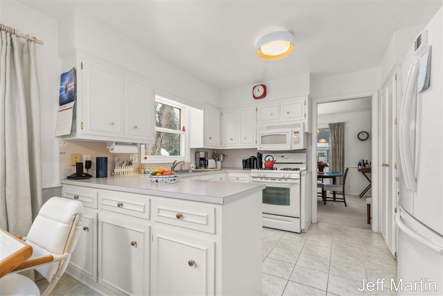 5622 Far Hill Drive, Grand Rapids, MI 49546