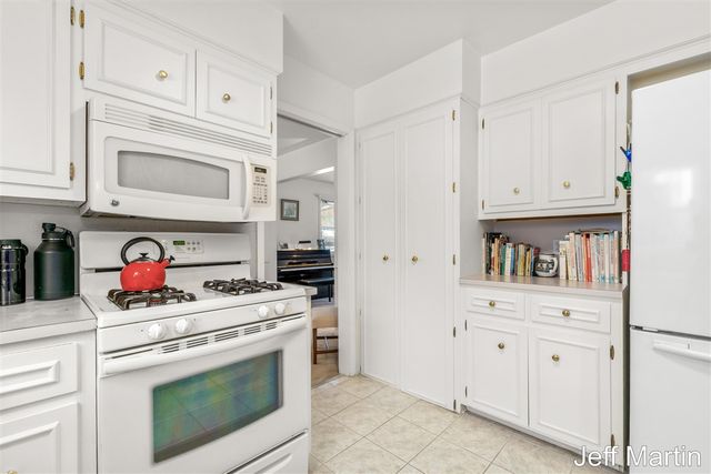 5622 Far Hill Drive, Grand Rapids, MI 49546