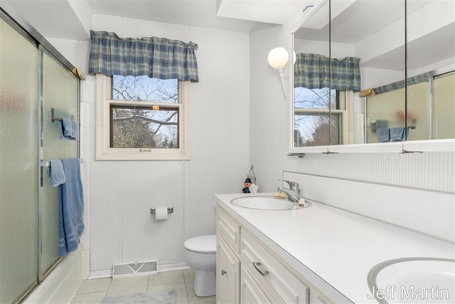 5622 Far Hill Drive, Grand Rapids, MI 49546