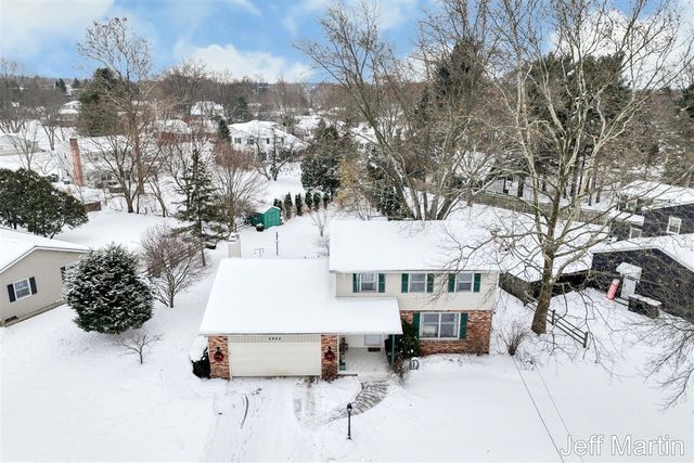 5622 Far Hill Drive, Grand Rapids, MI 49546