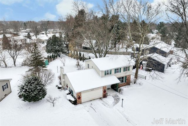 5622 Far Hill Drive, Grand Rapids, MI 49546